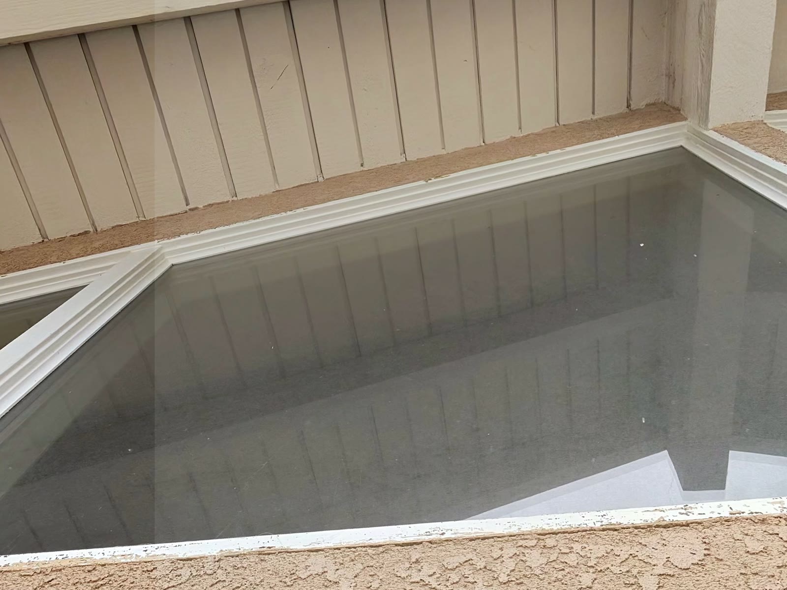 Corner picture window before Lucent pure-water cleaning